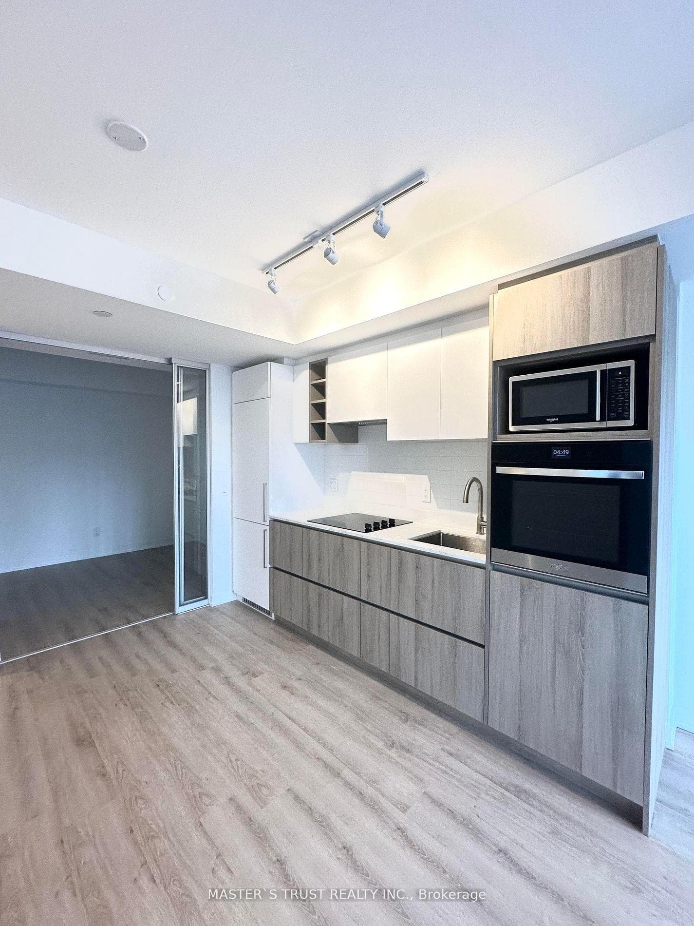 319 Jarvis Street Unit 807 photo 3