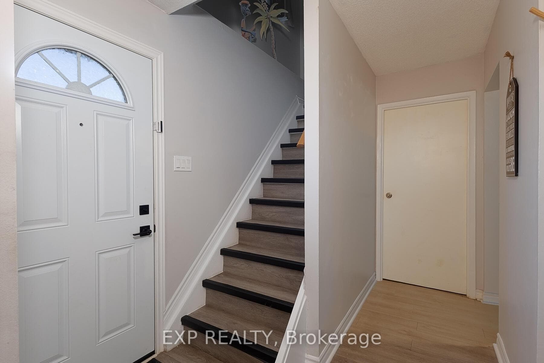 881 Southdale Road Unit 0 photo 3