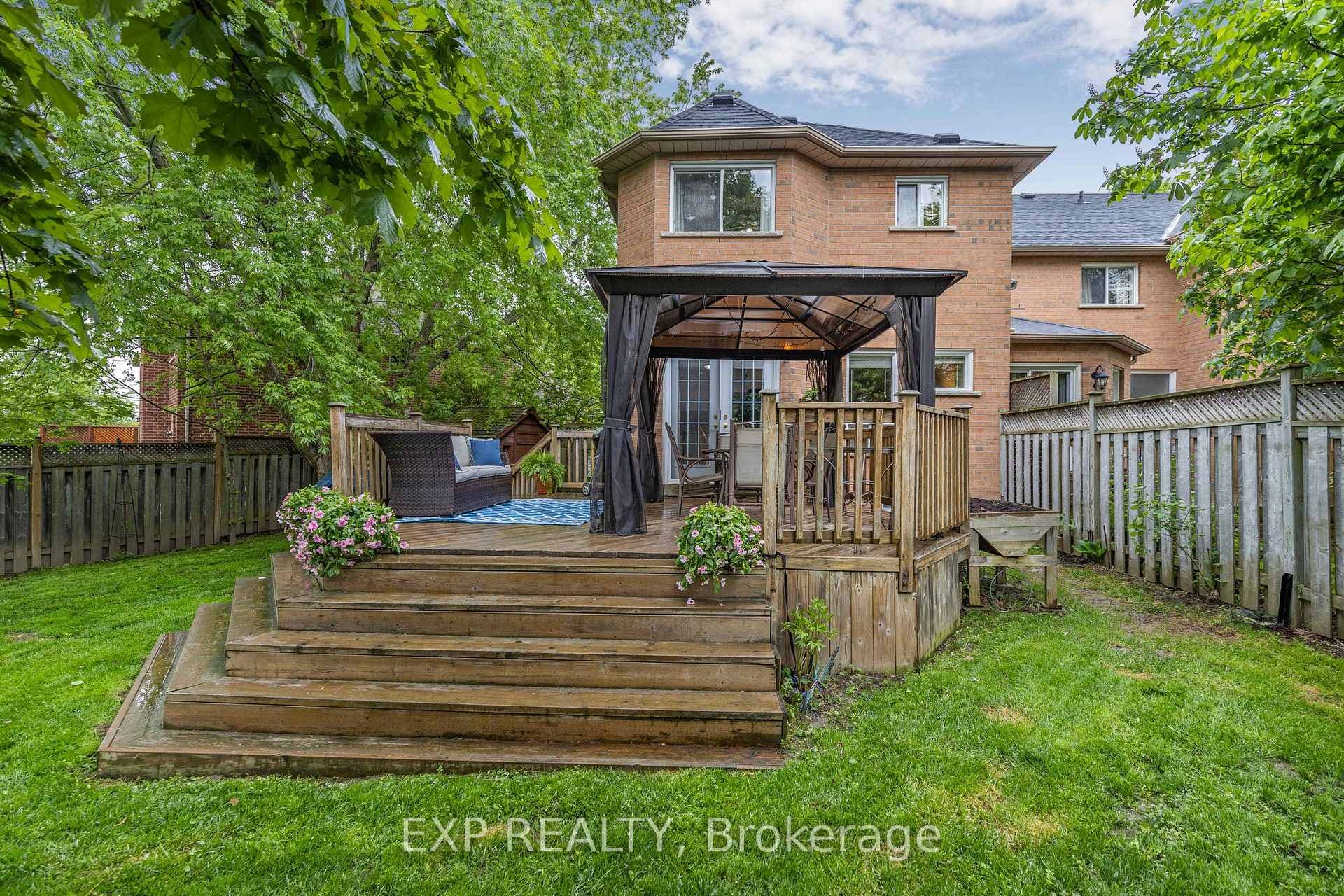 293 Warner Crescent photo 25