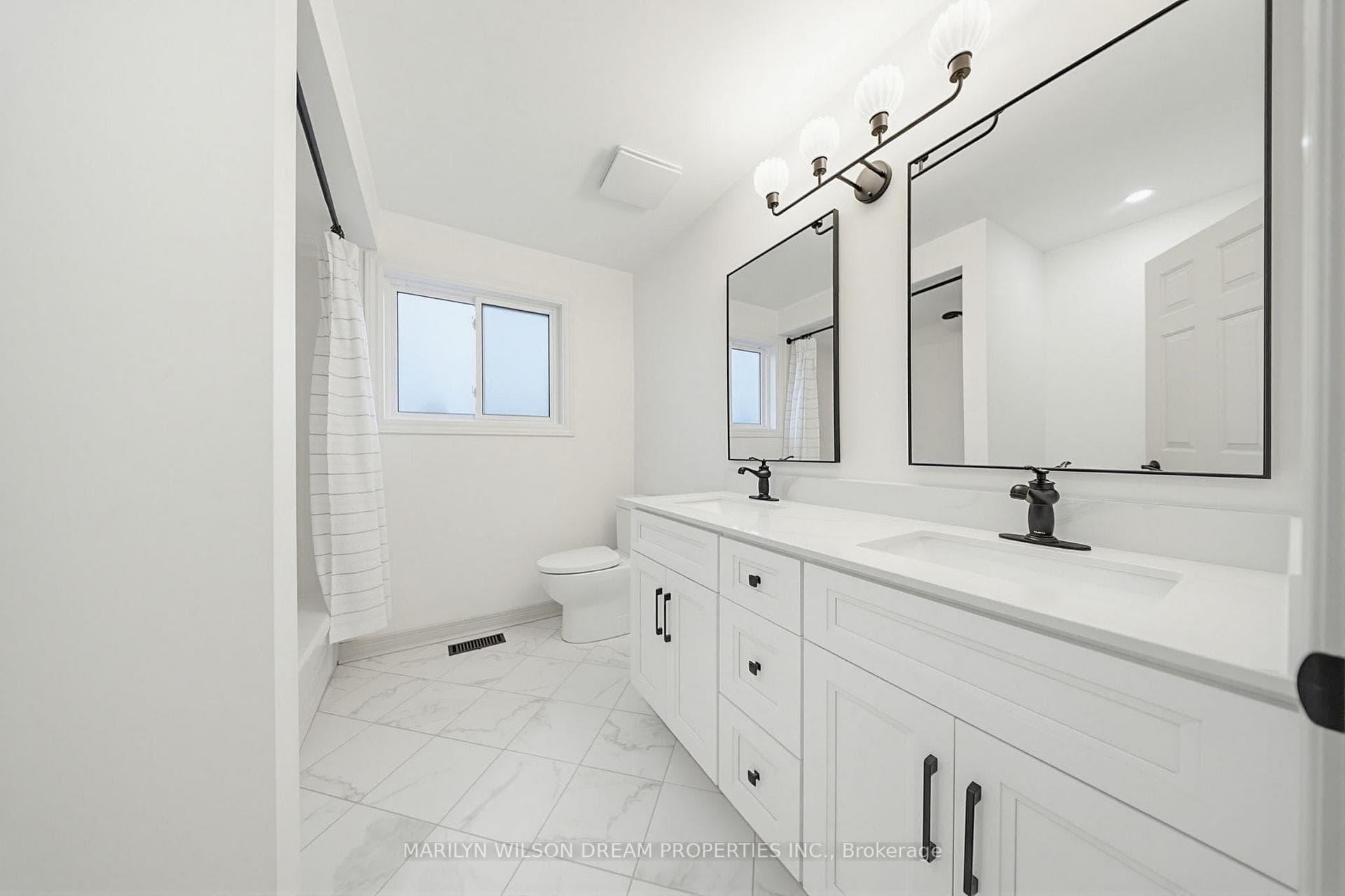 8 Belton Avenue photo 37