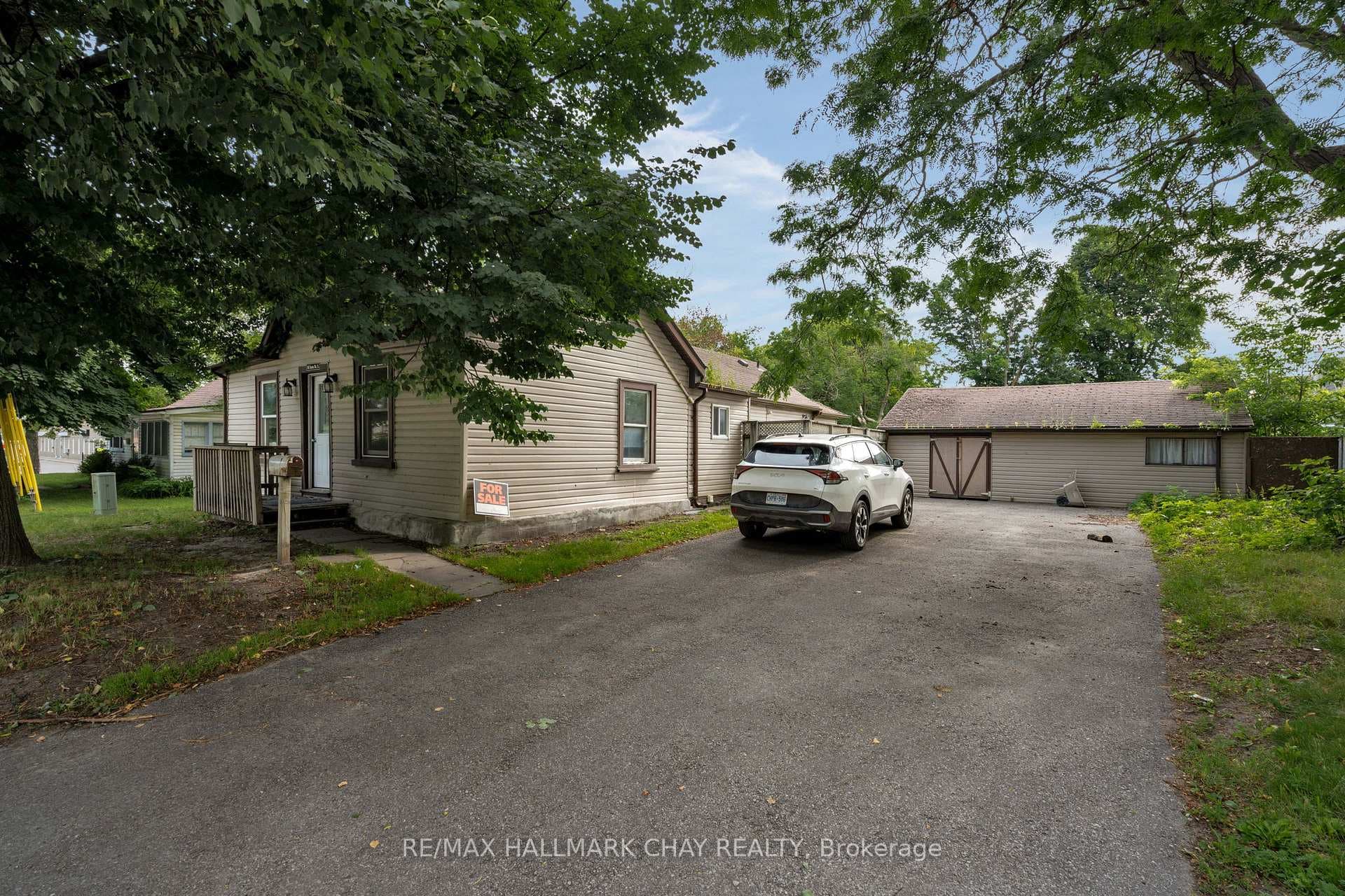165 ANNE Street photo 6