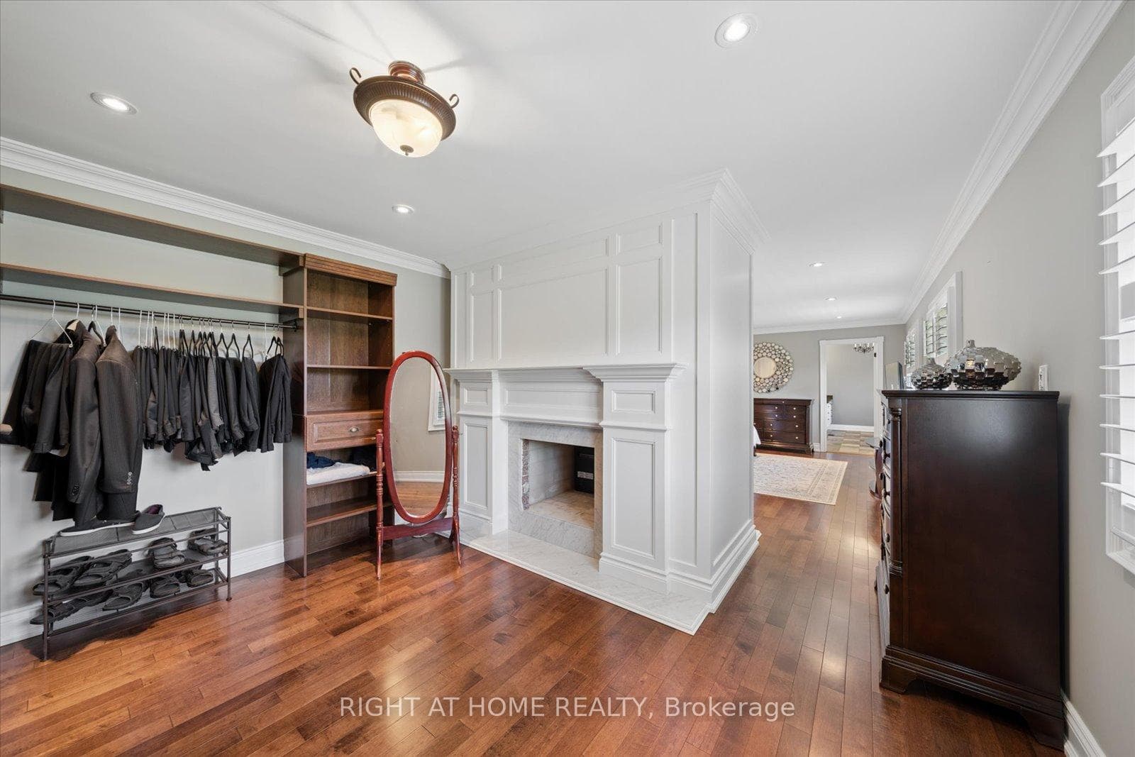 Full dressing room