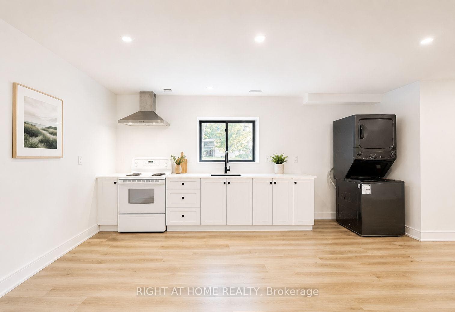 215 Bayview Avenue photo 28