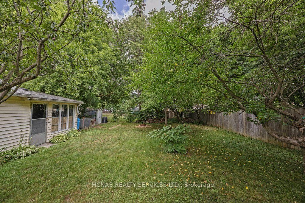 52 Broadway Avenue photo 22
