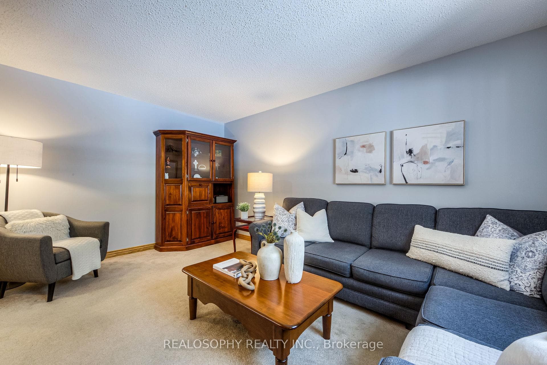 645 Ariel Crescent photo 10