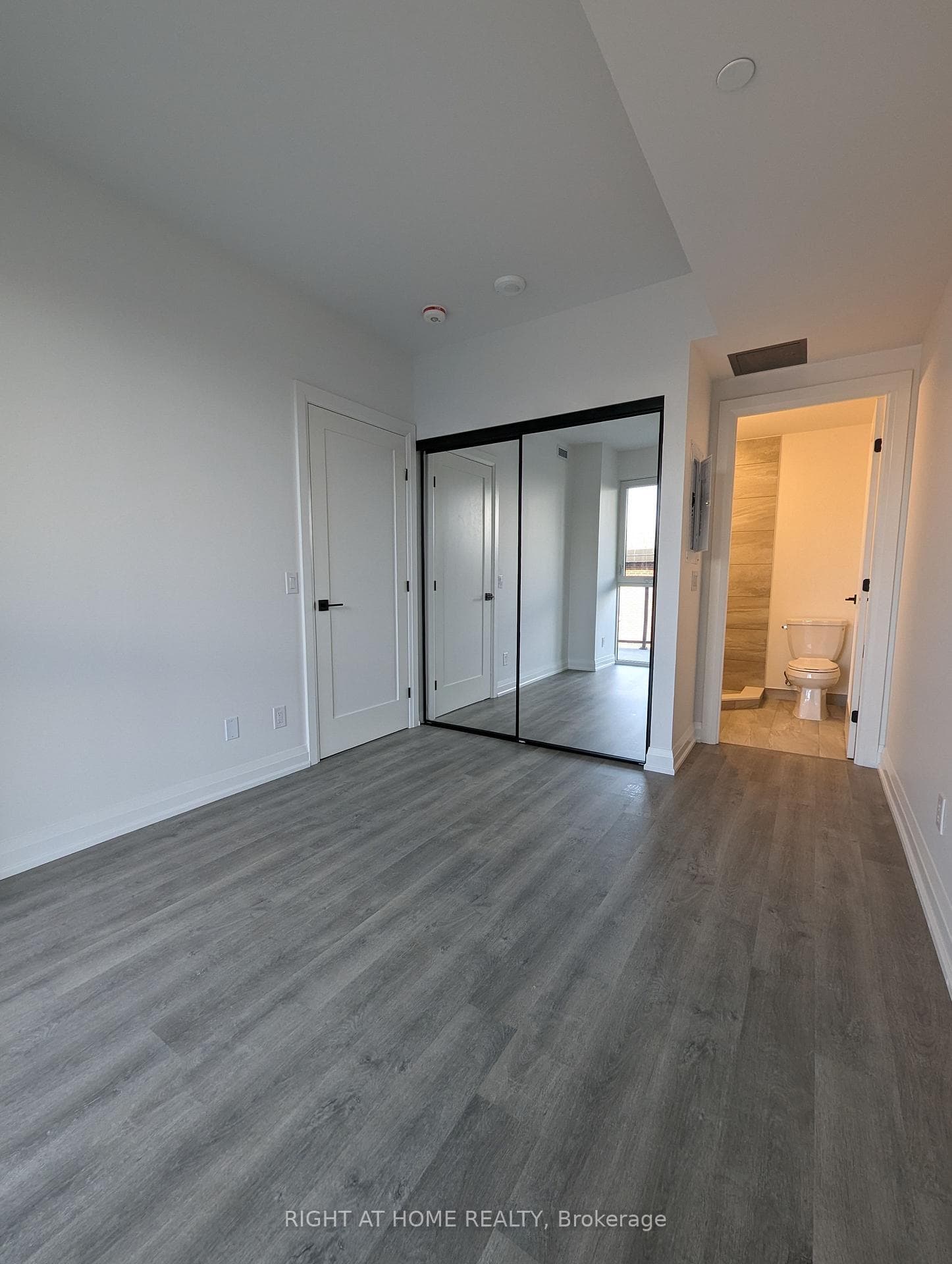 2369 Danforth Avenue Unit 313 photo 12