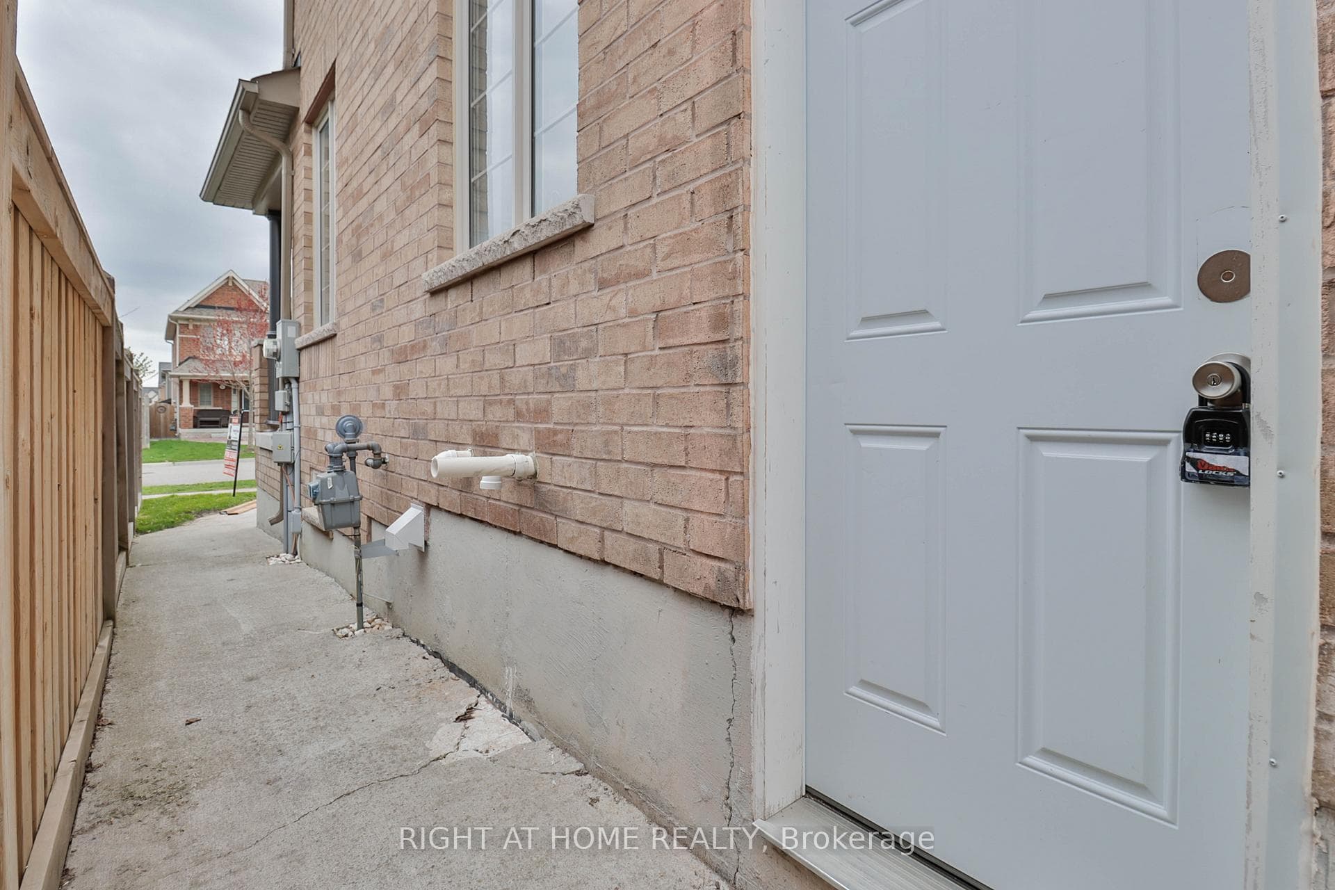 186 Cosgrove Drive Unit Bsmt photo 5