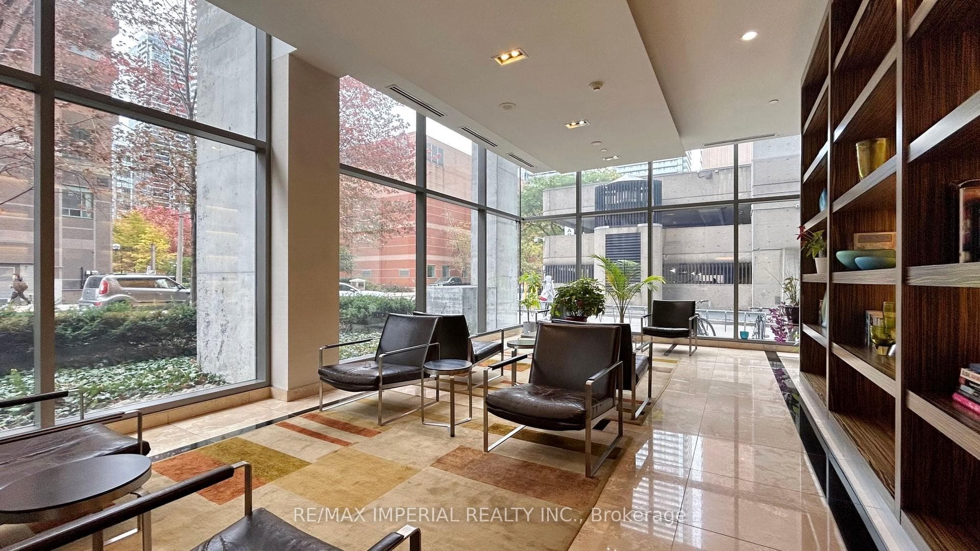 37 Grosvenor Street Unit 403 photo 5