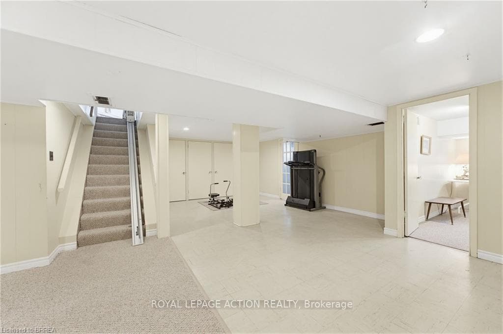 90 Henderson Avenue photo 30