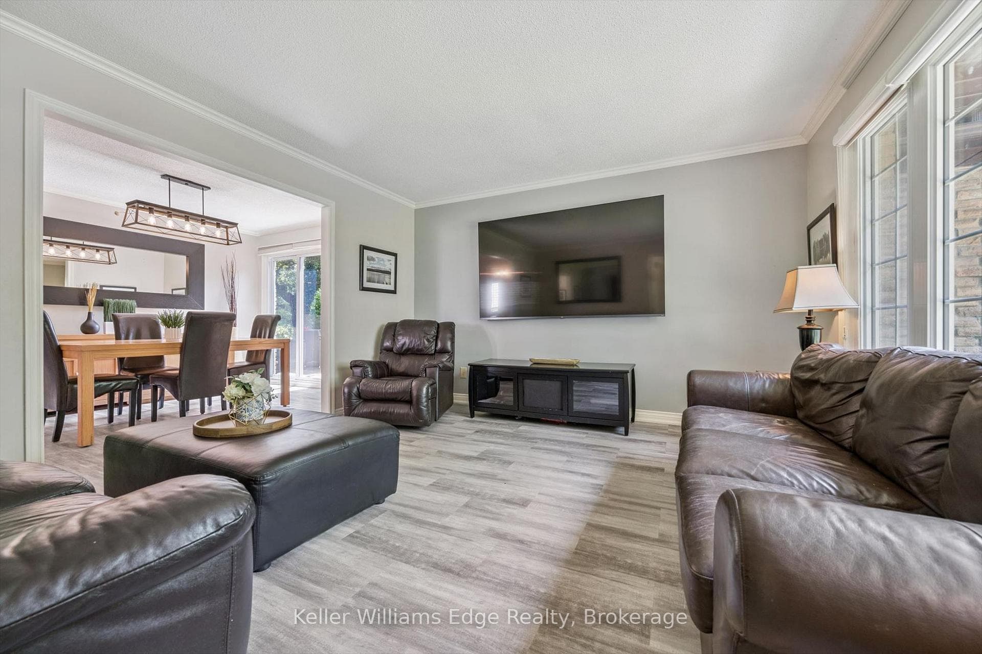 475 Vanguard Crescent photo 6