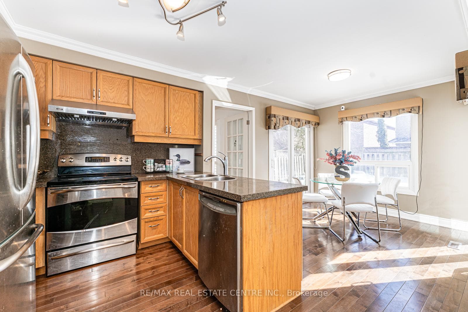 3248 Dovetail Mews photo 10