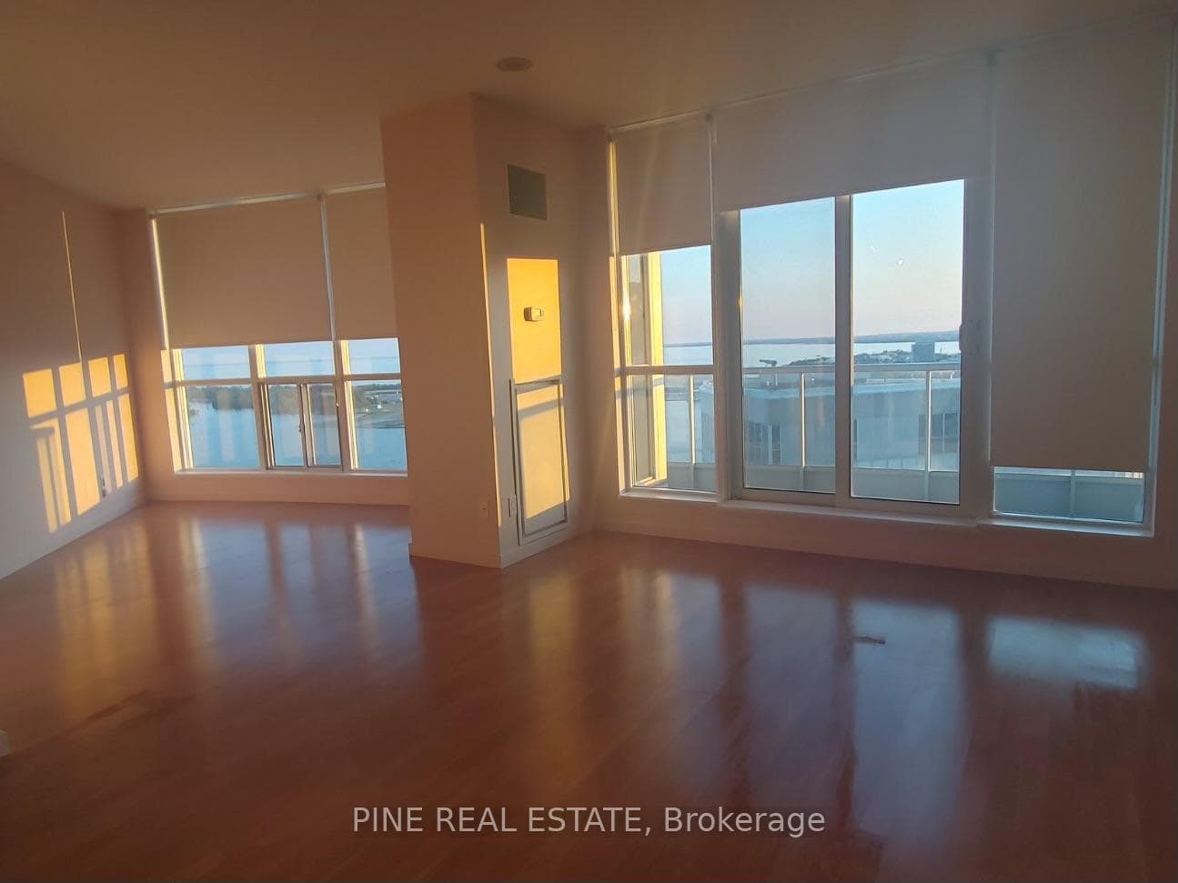 208 Queens Quay Unit 3411 photo 8