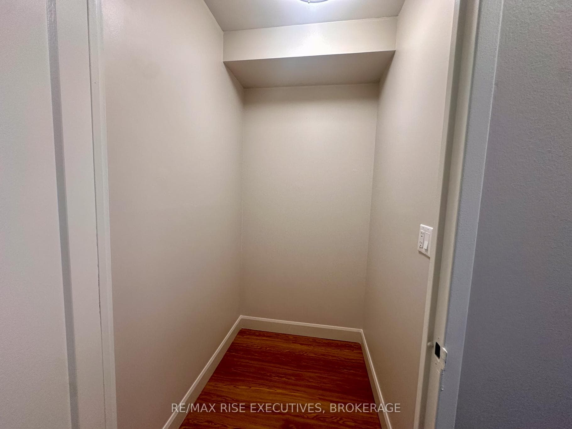 1020 Pembridge Crescent Unit 301 photo 13