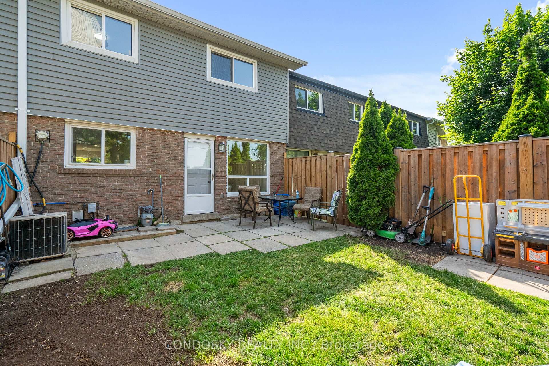42 Village Court photo 34