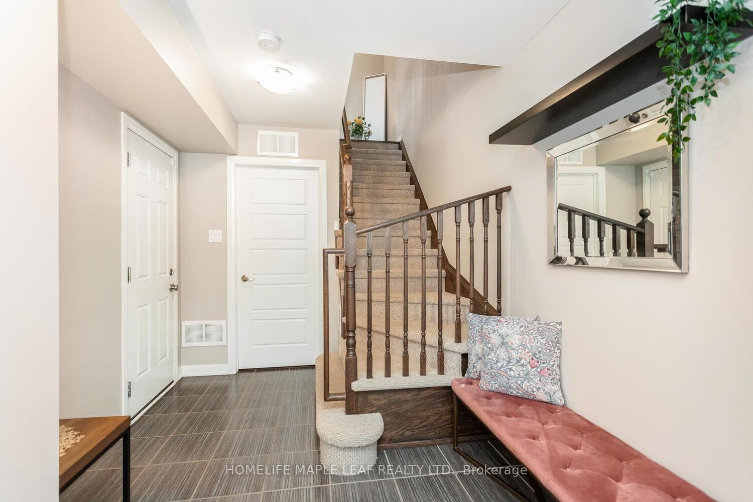 165 Hampshire Way Unit 84 photo 8