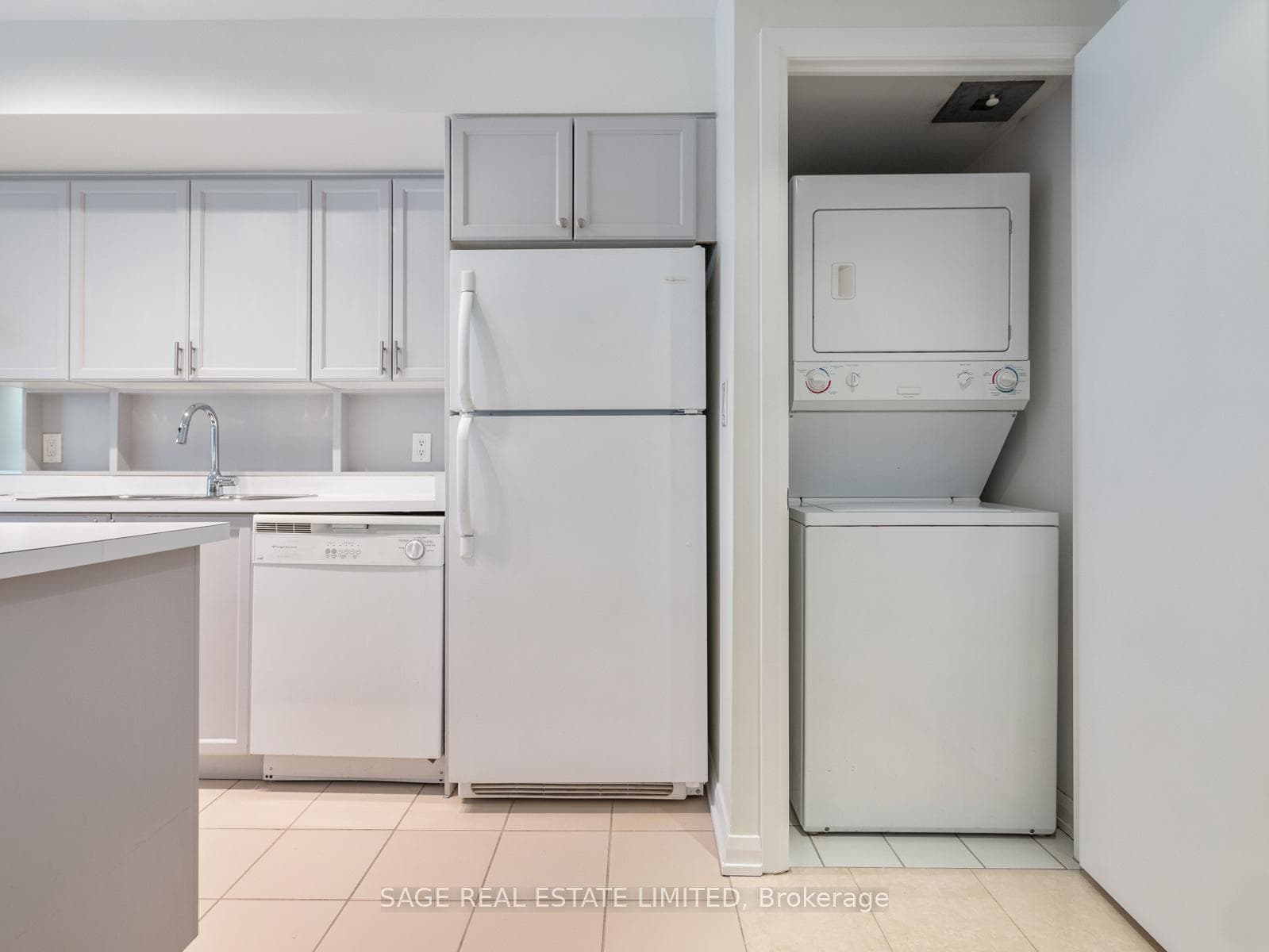 18 Beverley Street Unit 209 photo 8