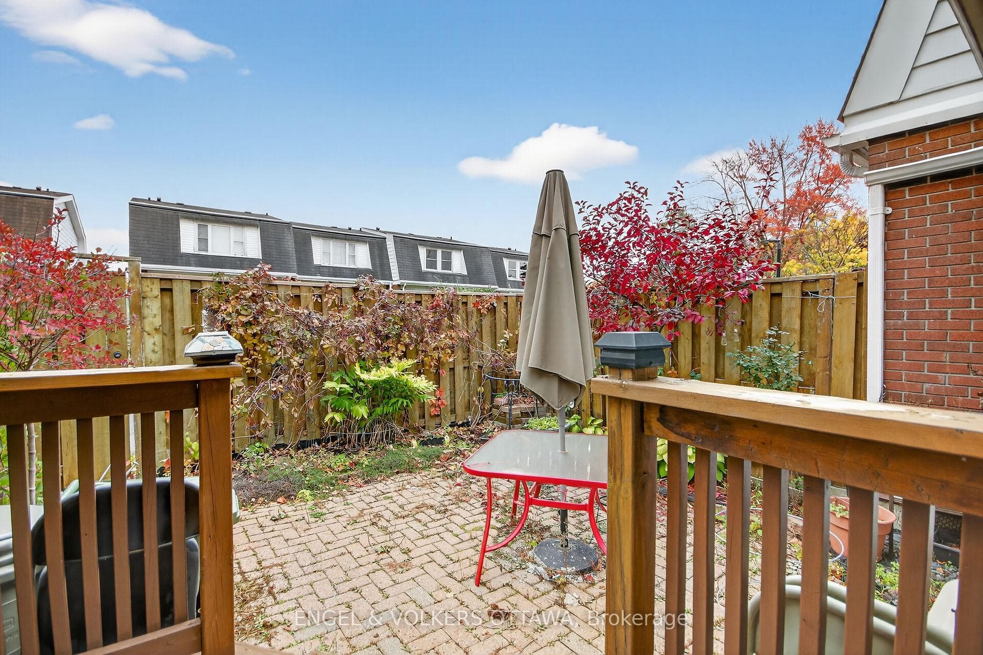 910 Dynes Road photo 34