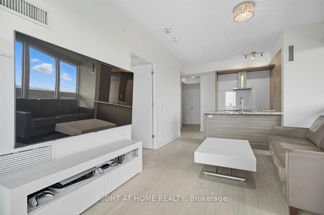 2221 Yonge Street Unit 3109 photo 7