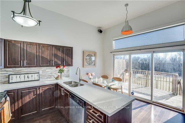 840 Dundas Street Unit 18 photo 3