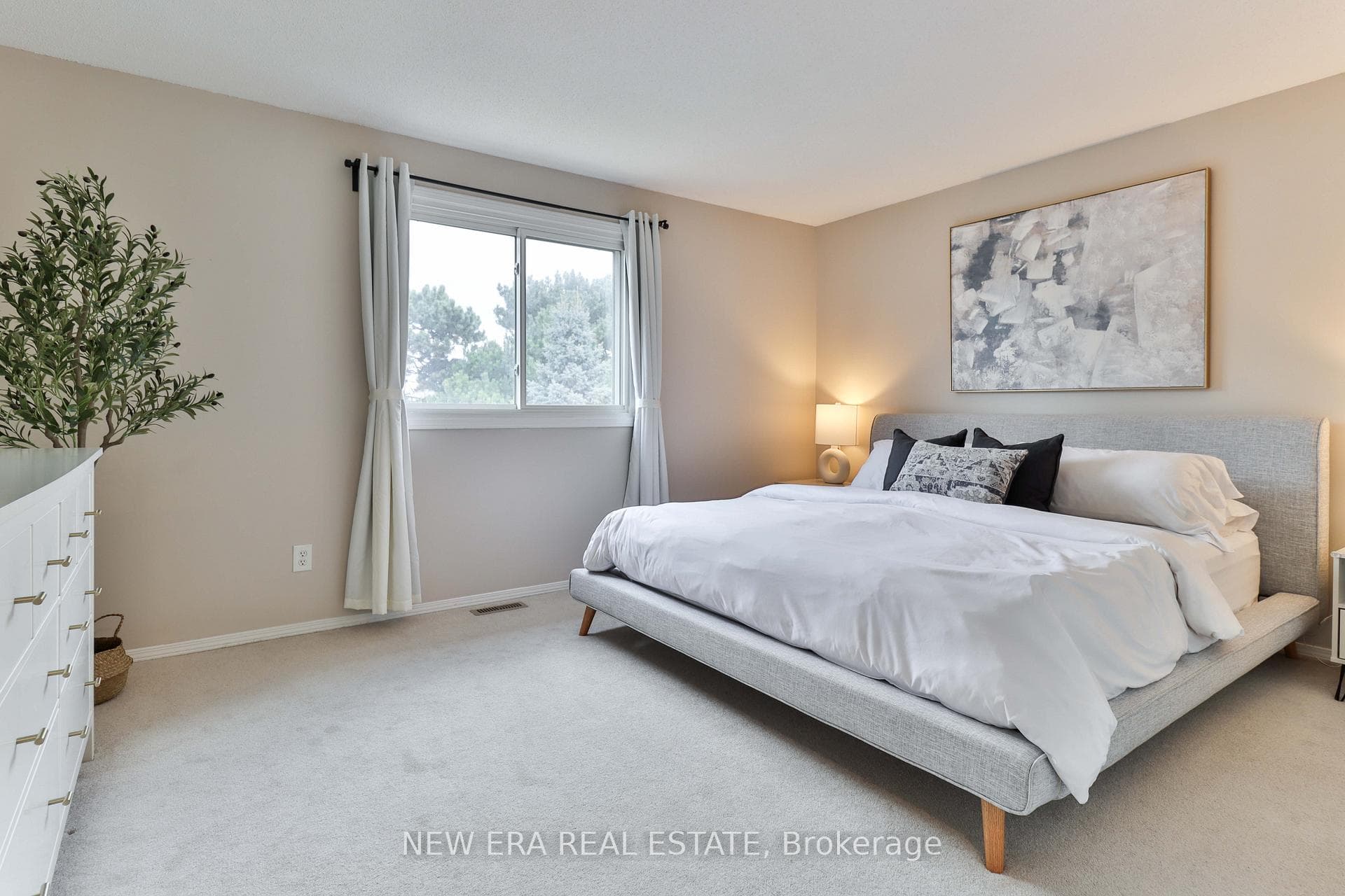 549 Deerhurst Drive photo 18