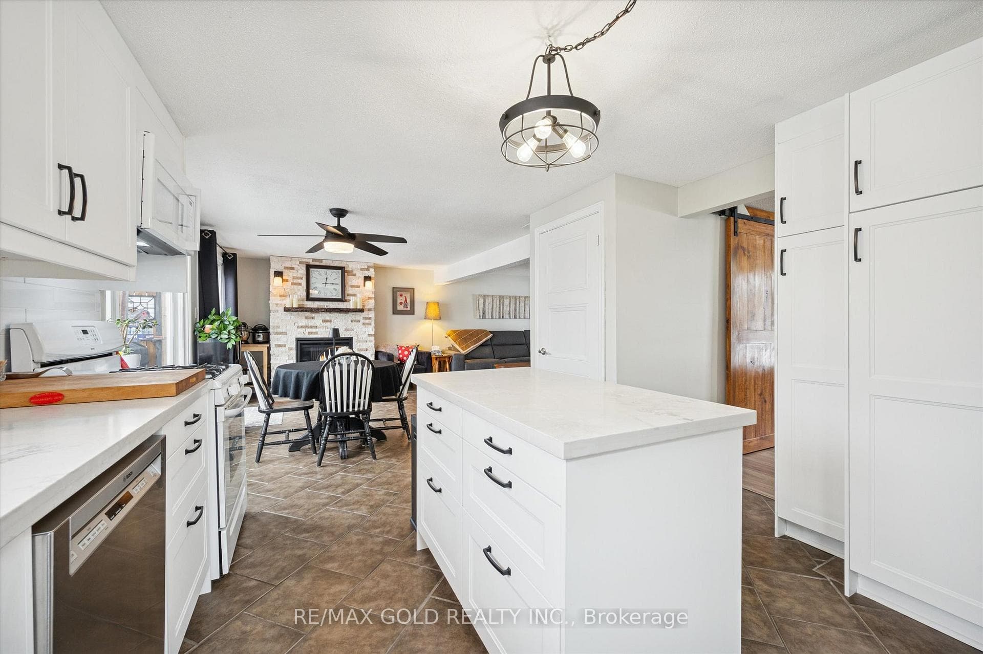 33 Chesterton Lane photo 11
