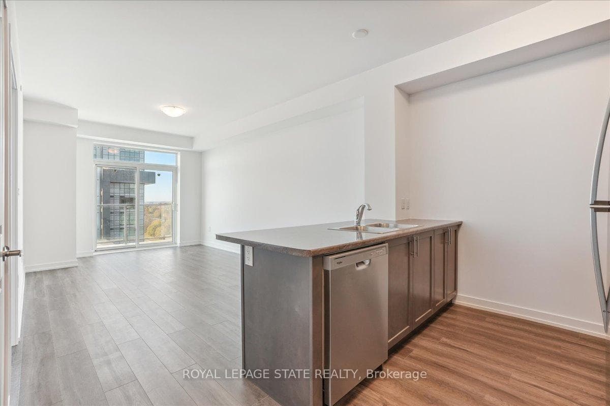 460 Dundas Street Unit 815 photo 11
