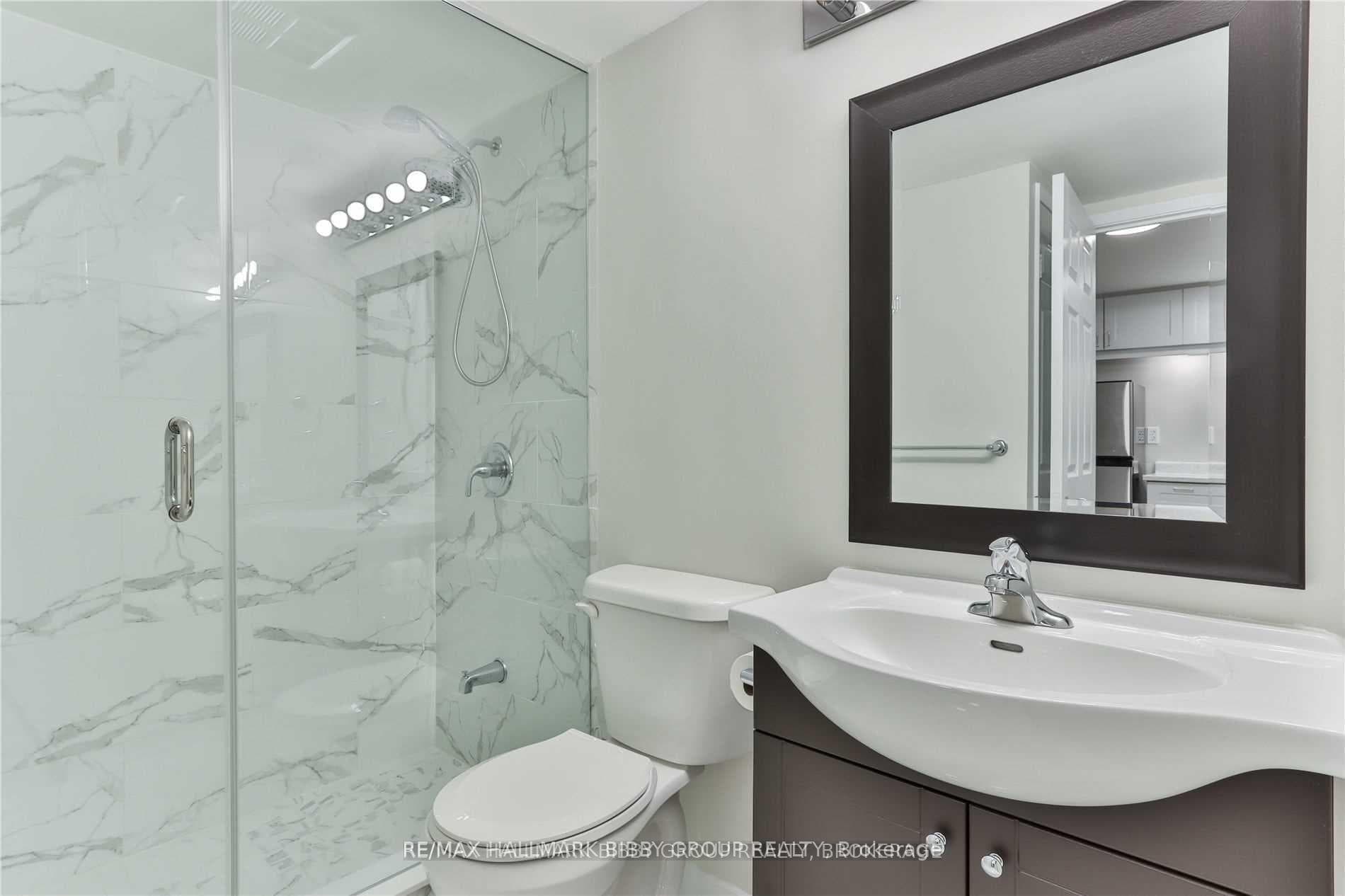 711 Bay Street Unit 413 photo 18