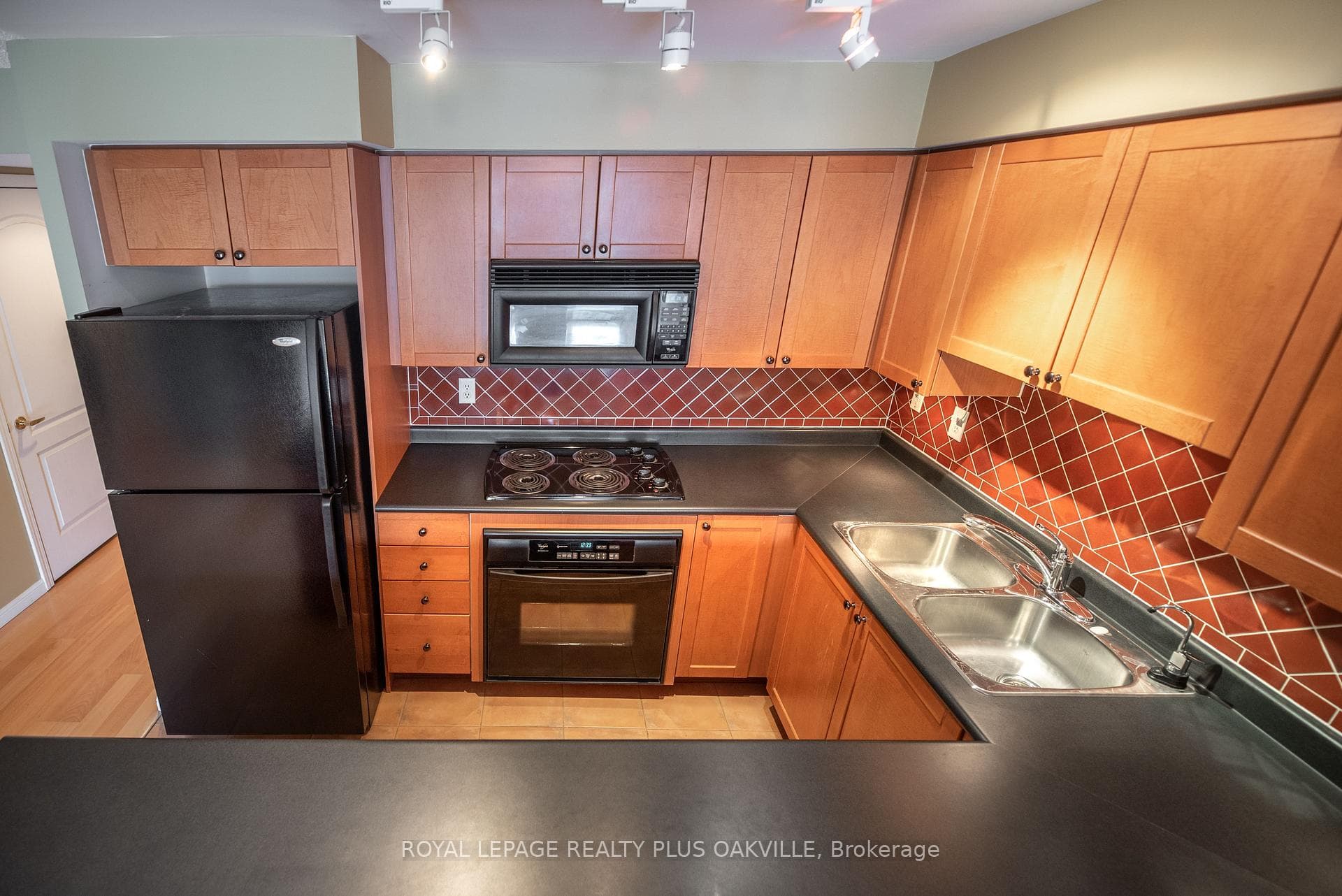 18 Stafford Street Unit 1016 photo 8