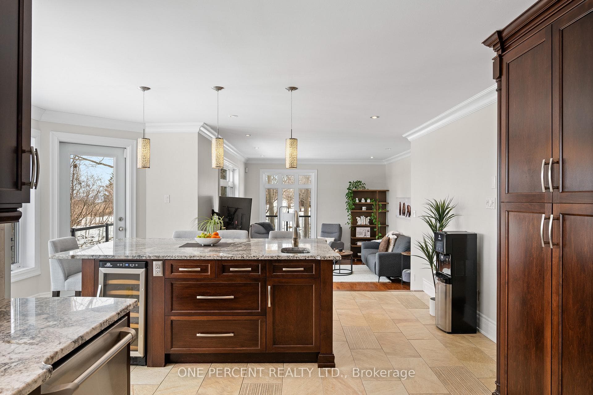 975 Fieldown Street photo 15