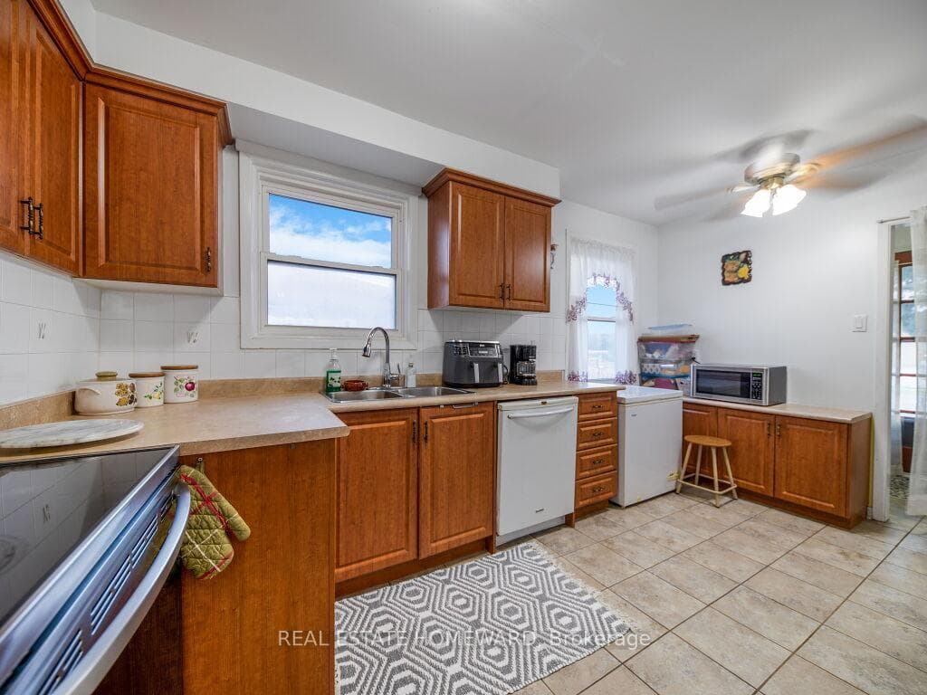 1115 Birchmount Road photo 7