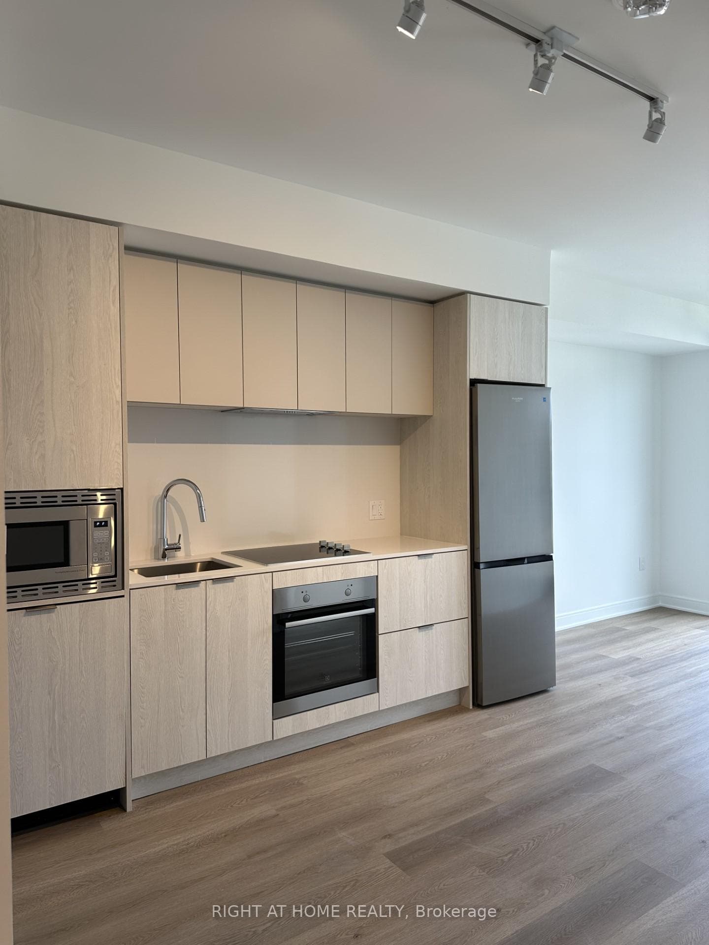 86 Dundas Street Unit 908 photo 9