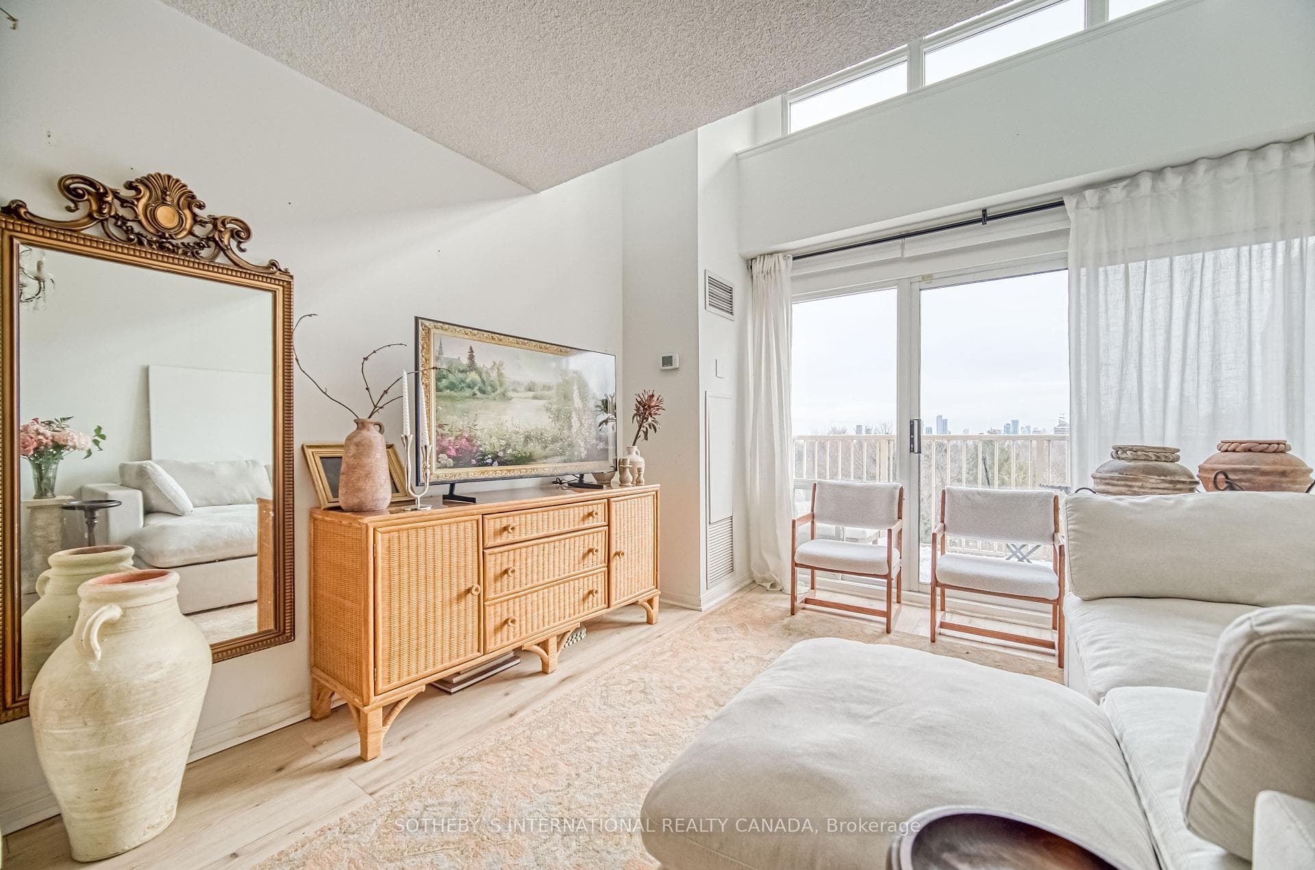 139 Merton Street Unit 840 photo 1