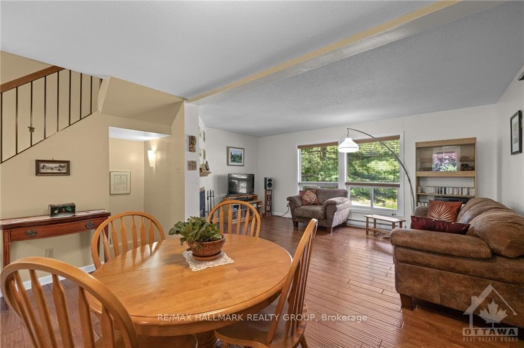 289 PICKFORD Drive photo 7