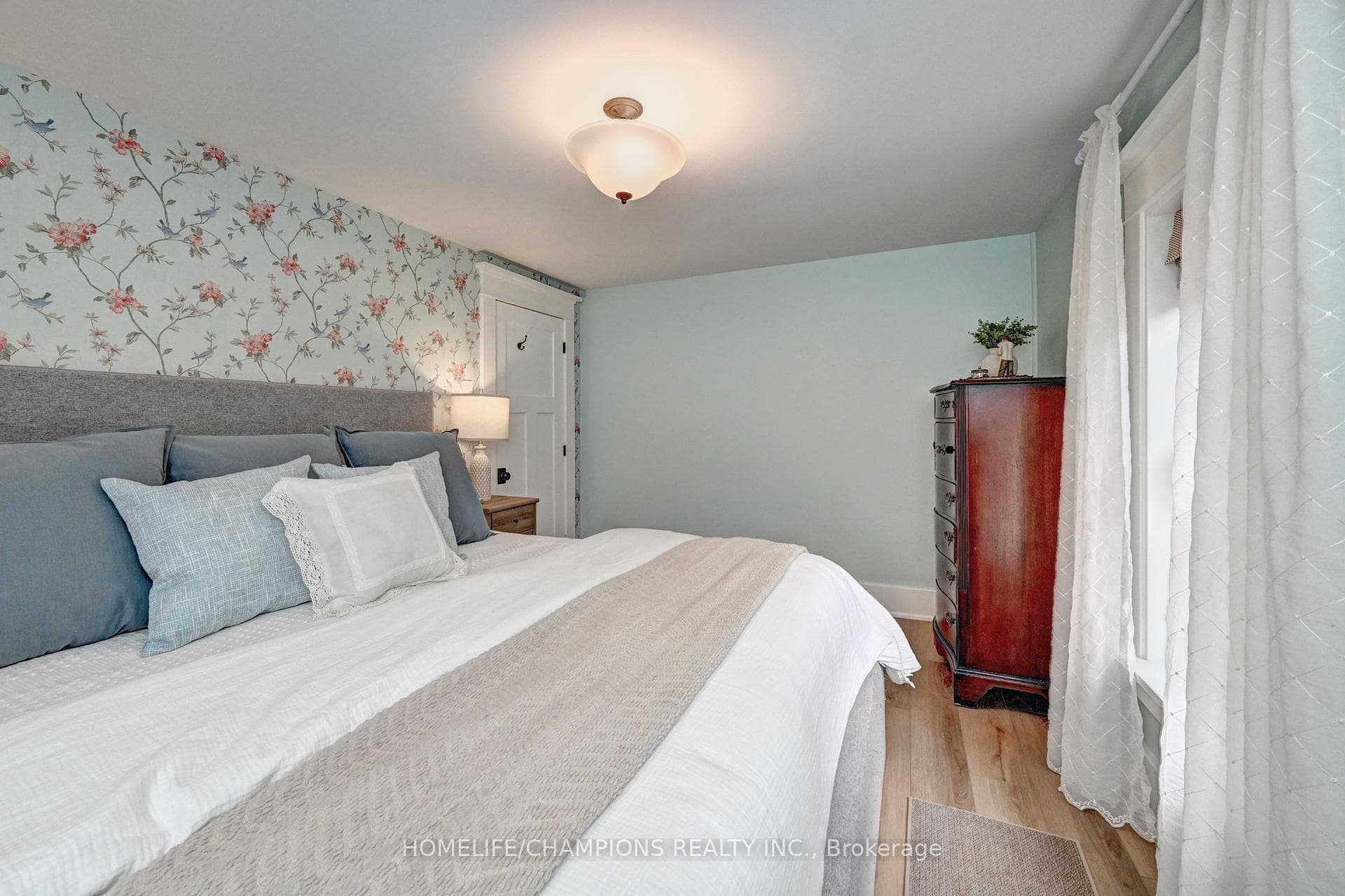 98 McNaughton Street photo 32