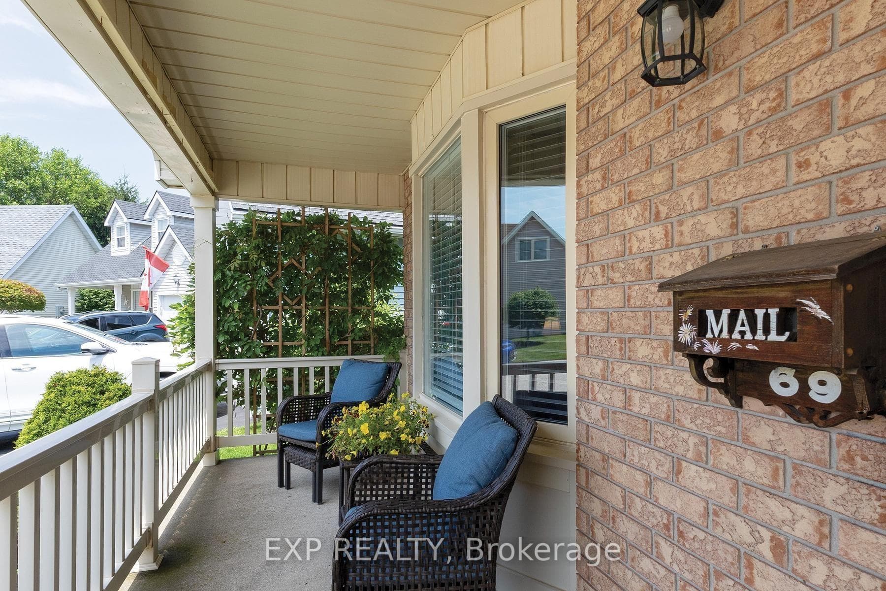 69 Hawkins Crescent photo 3