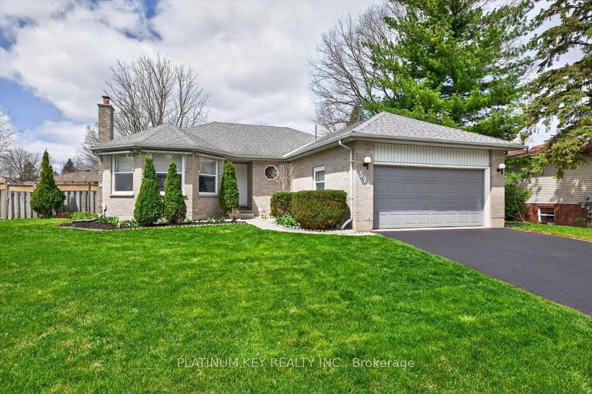 576 Helen Street photo 1