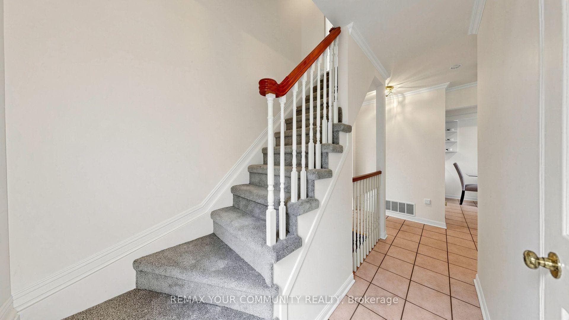 276 Currey Crescent photo 22