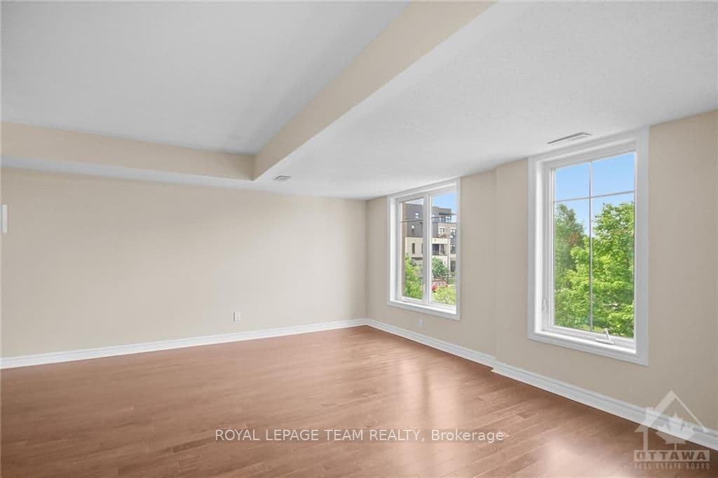 144 LINDENSHADE Drive Unit B photo 14