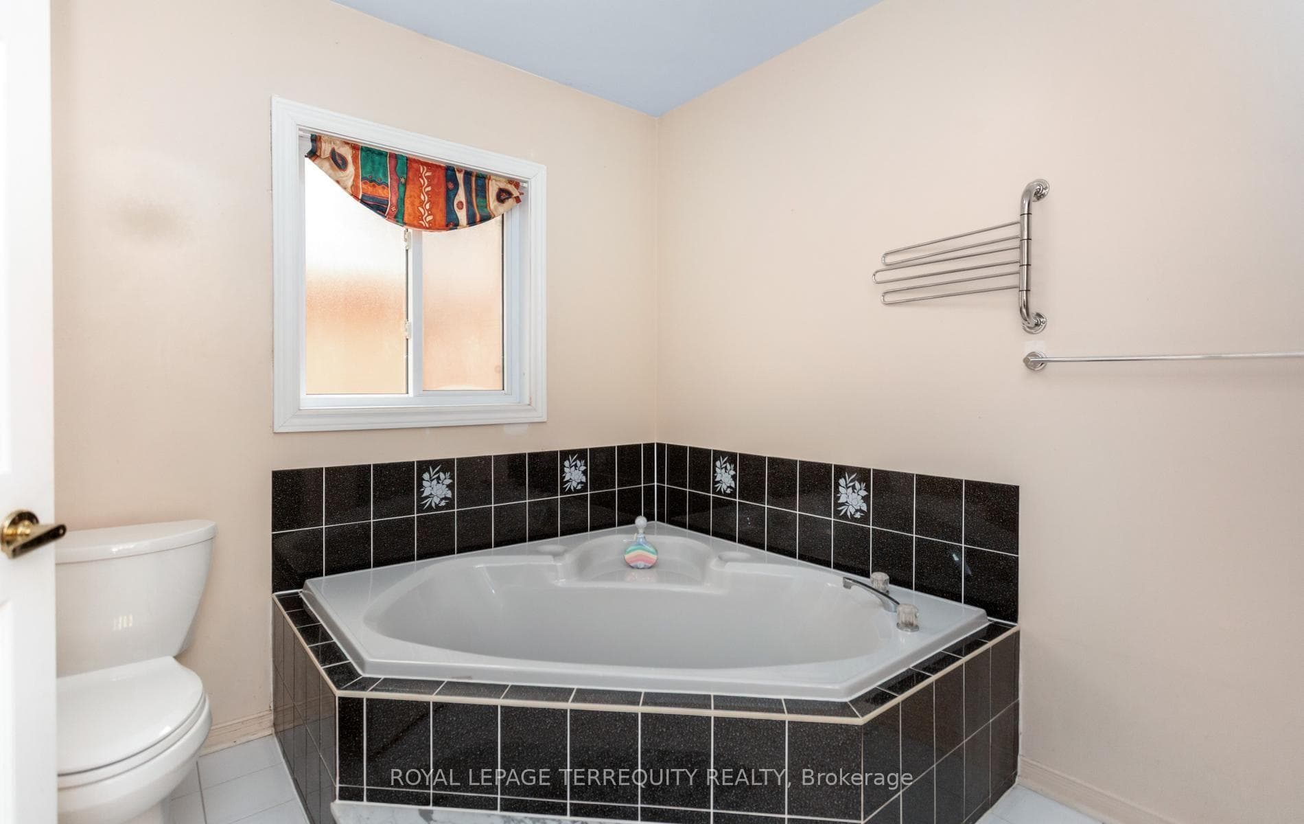 4 Pc Ensuite Bath Pic 2