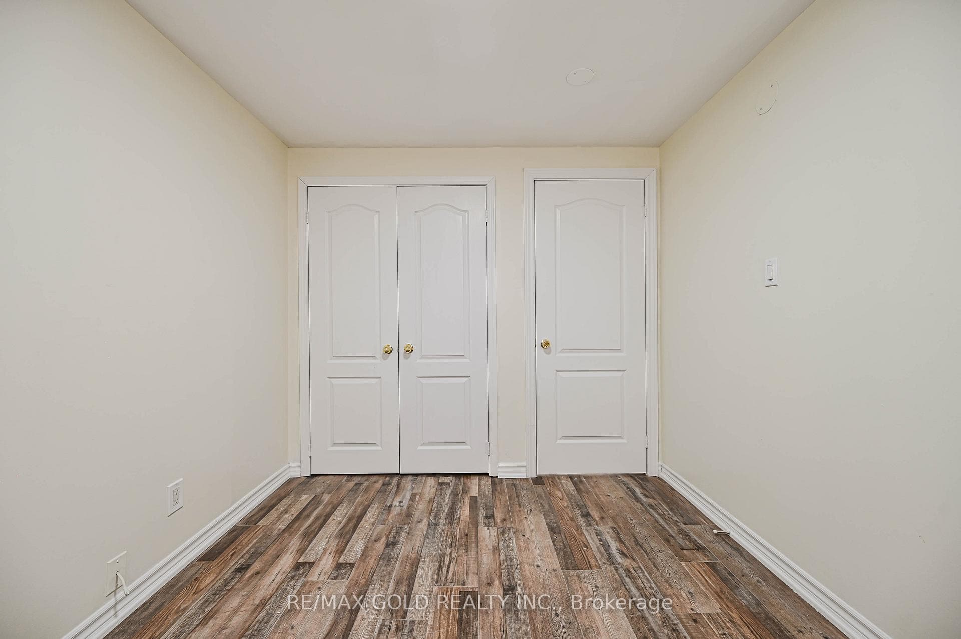 7755 Priory Crescent photo 24