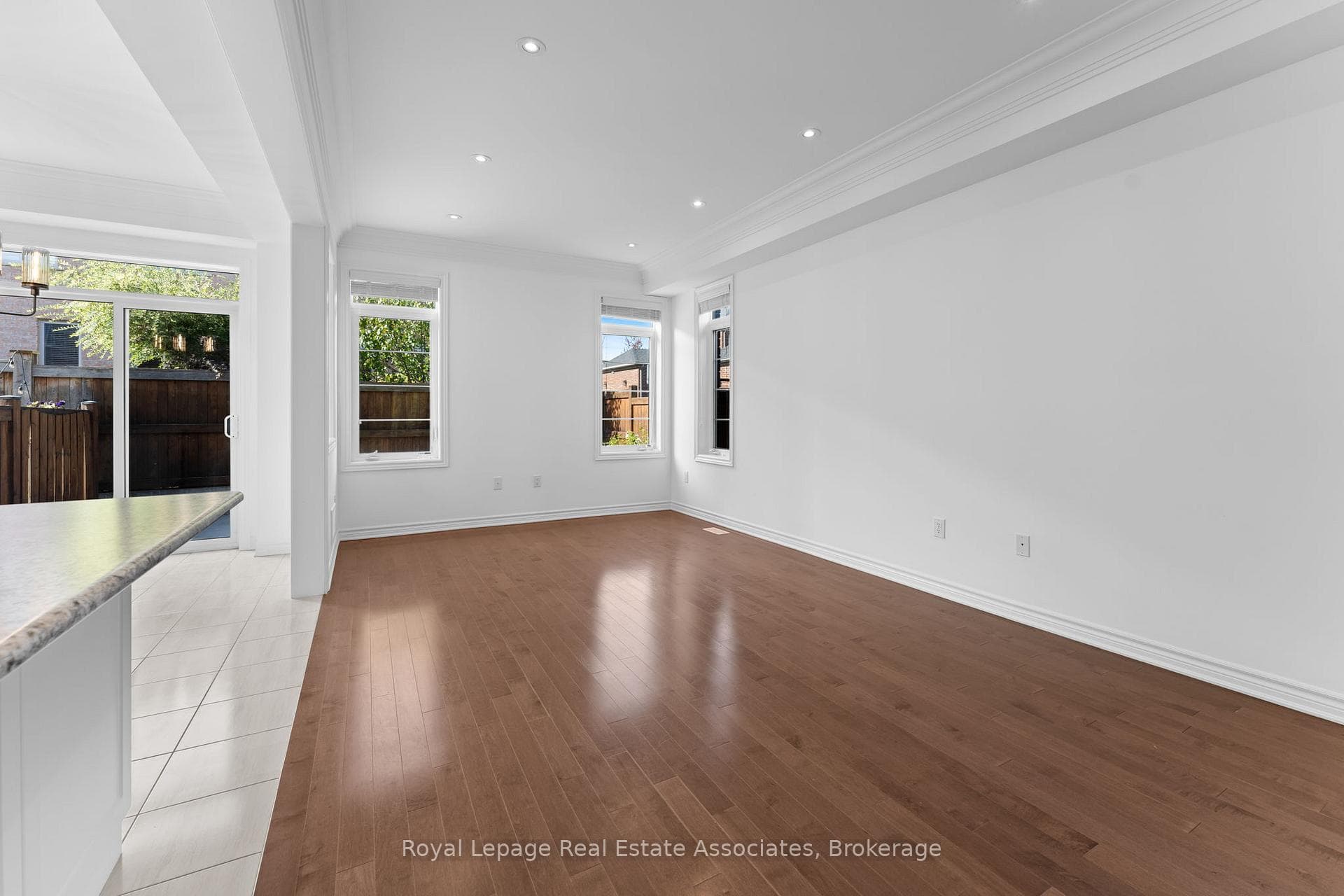 8 Sierra Crescent photo 15