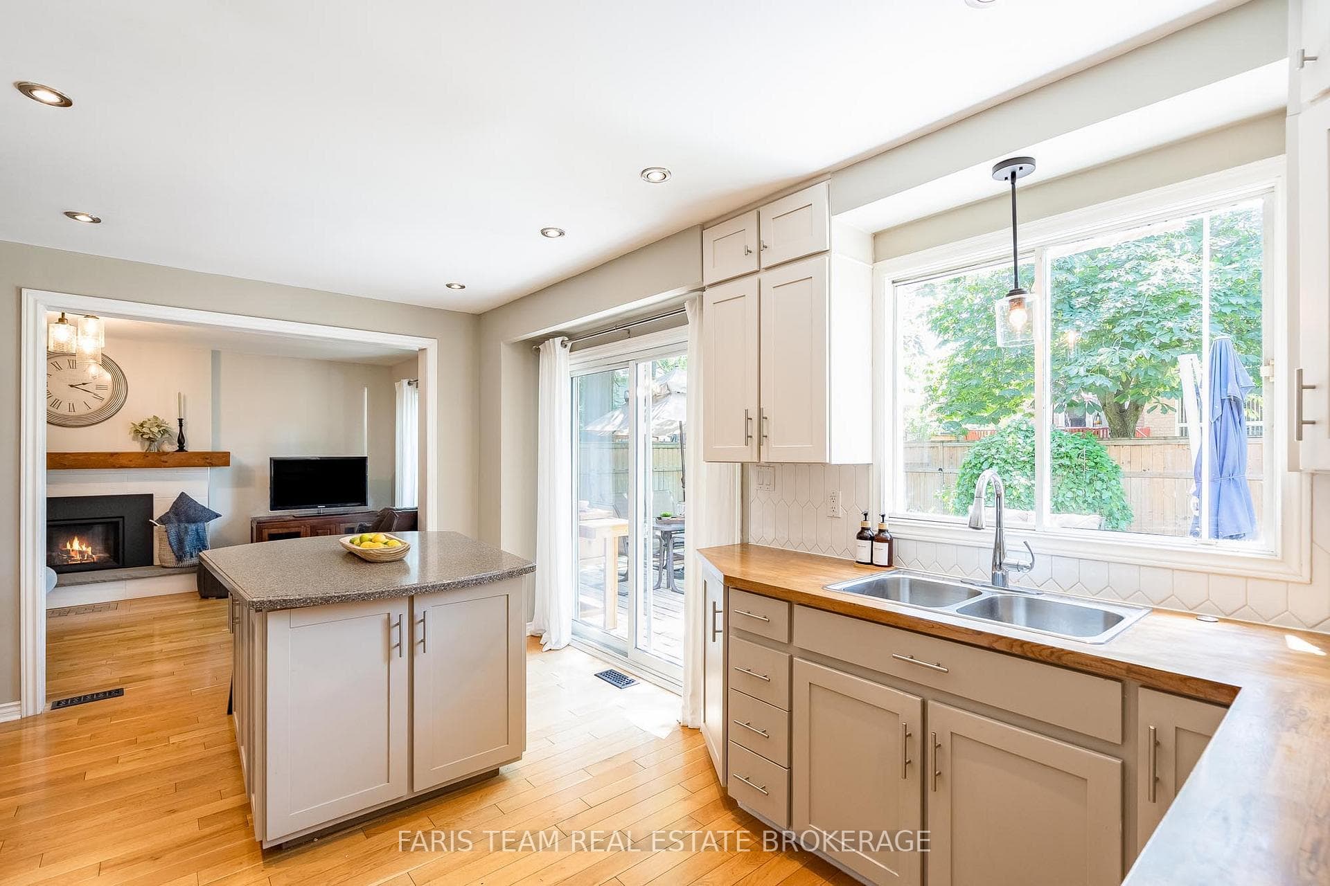 55 Oakridge Drive photo 9