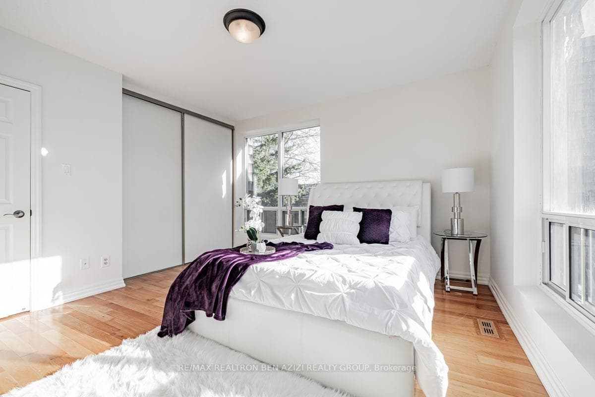 75 upper canada Drive Unit 4 photo 15