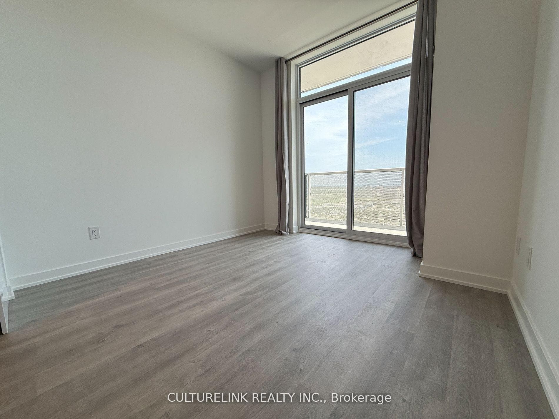 5105 Hurontario Street Unit 1604 photo 7