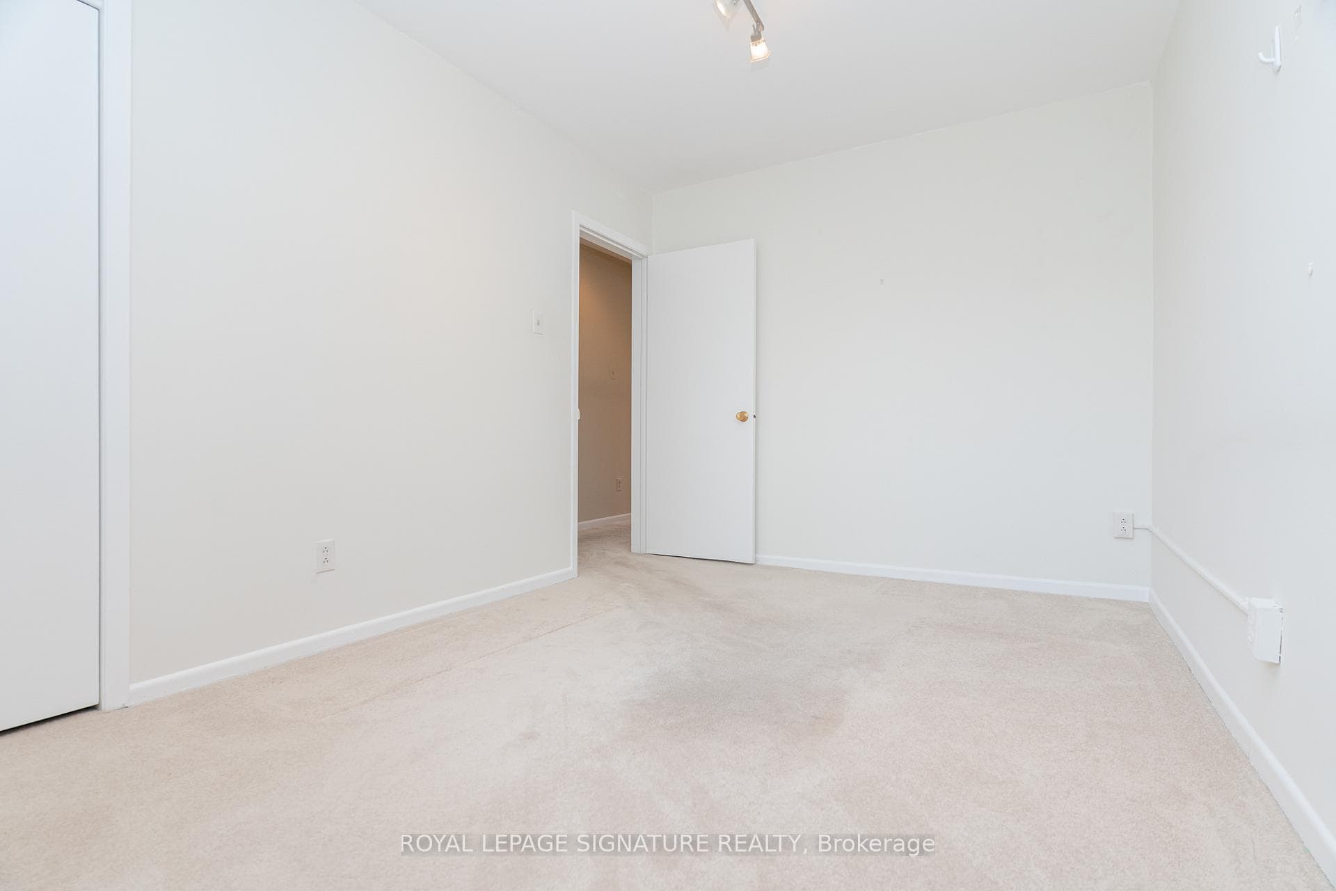 9 Foxhound Court photo 13