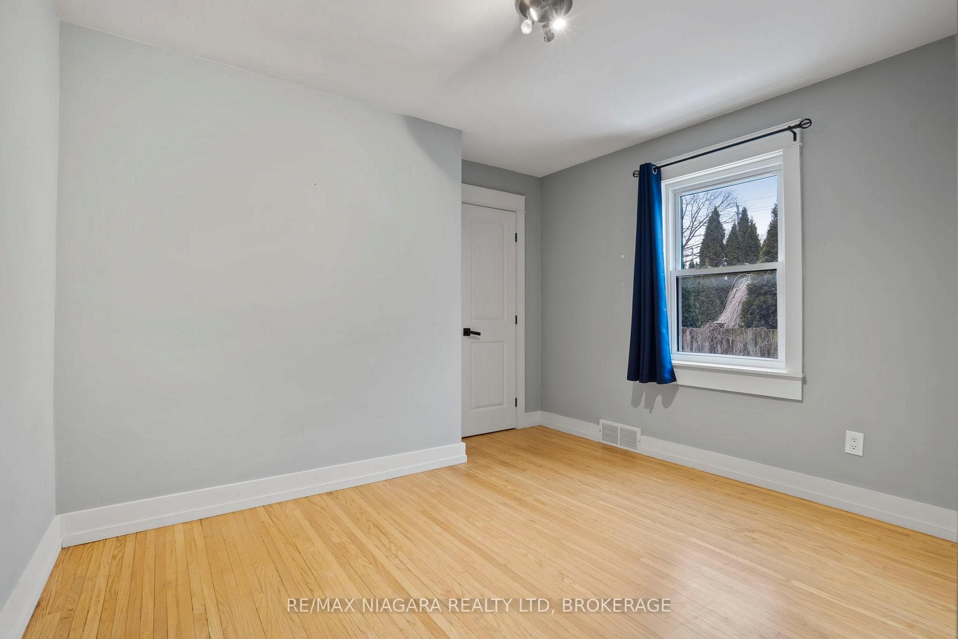 5 Edward Avenue photo 12
