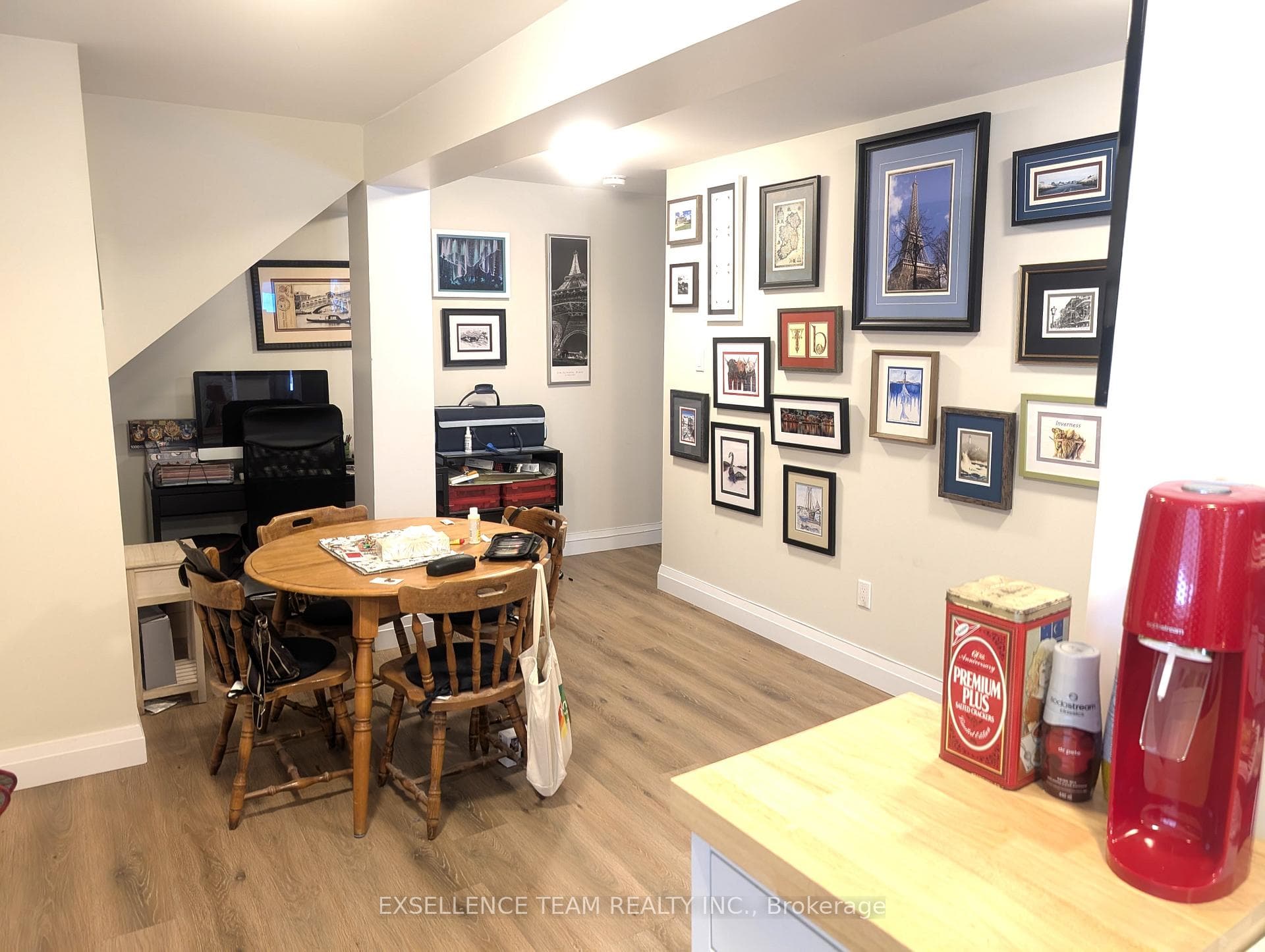 753 Glengarry Boulevard photo 28