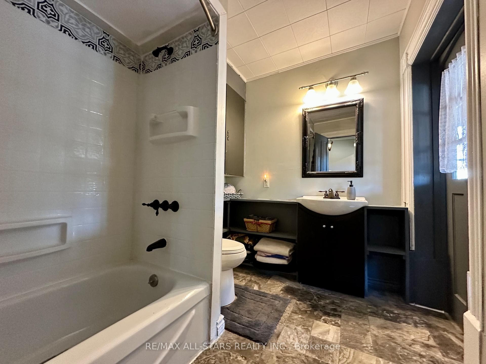 138 Colborne Street photo 30