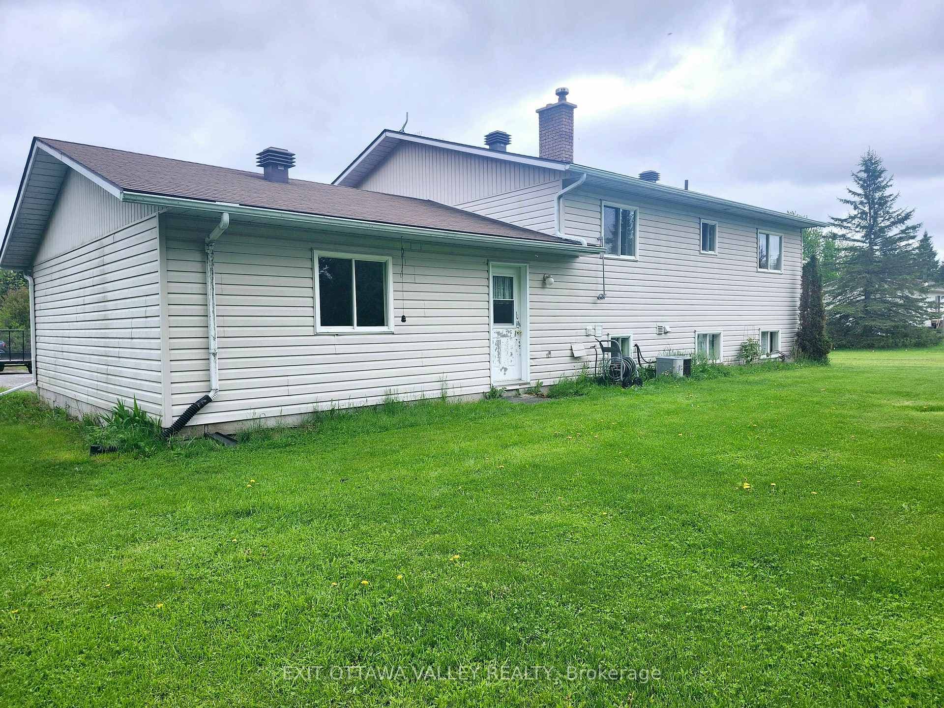 2943 B Line Road photo 4