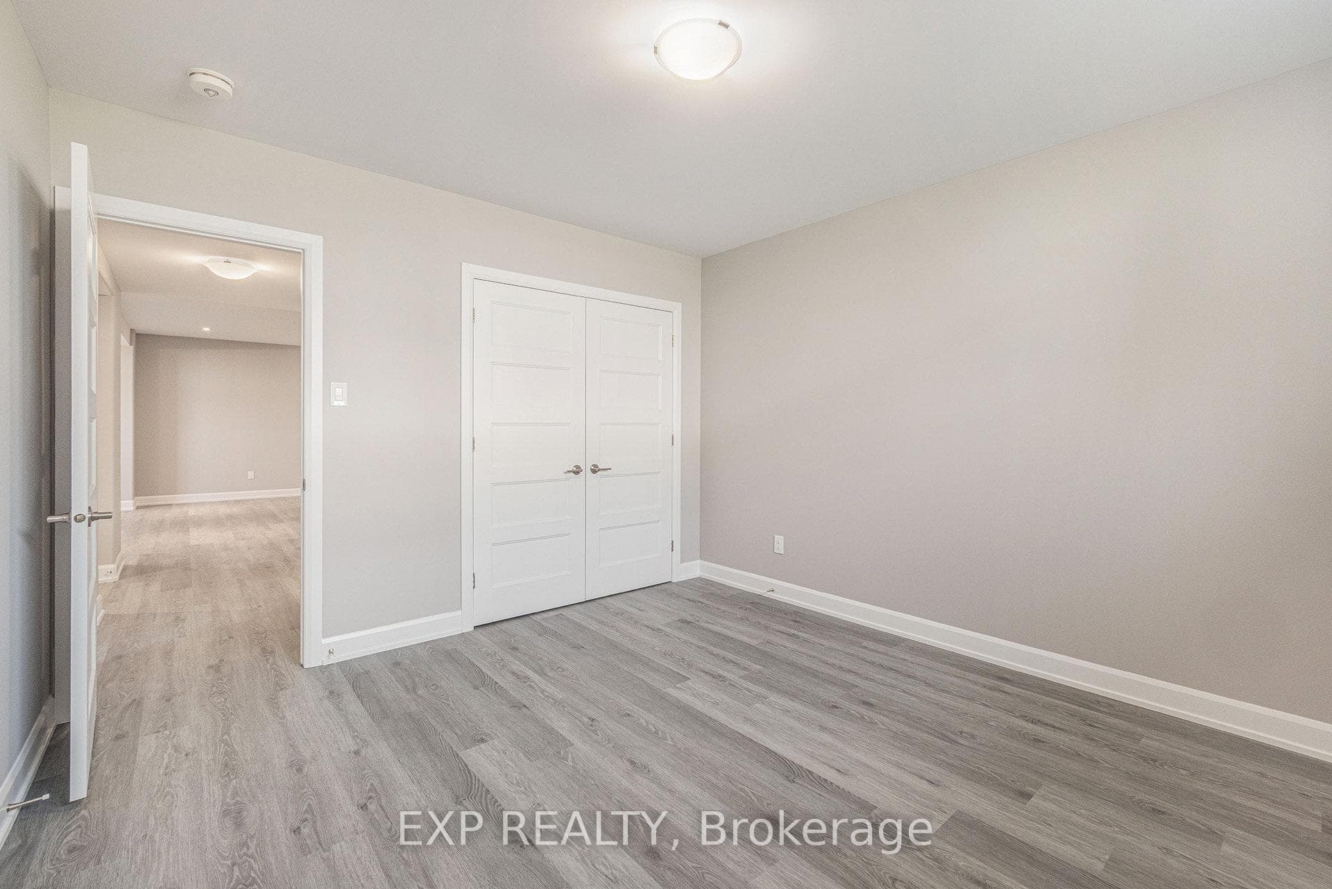1216 MONTBLANC Crescent Unit A photo 12